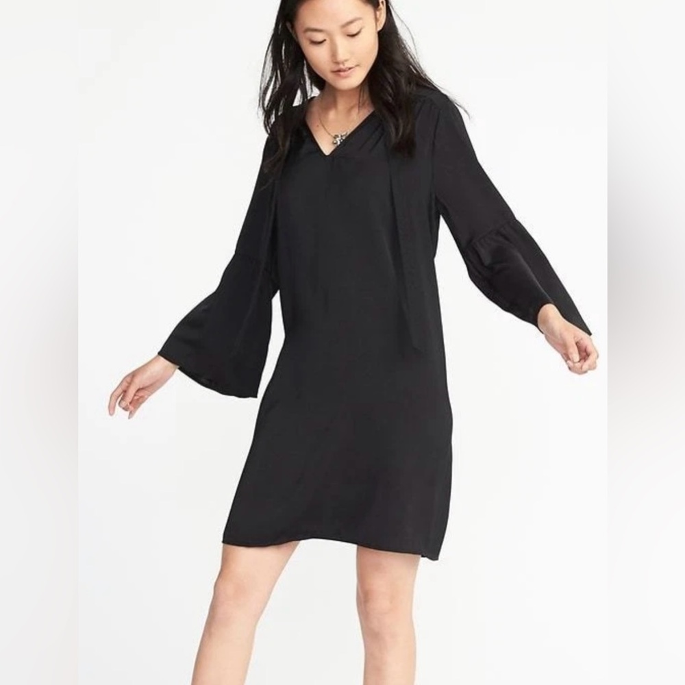 Old Navy Women’s Black Tie-Neck Bell Sleeve Shift Dress Size Large L Lightweight